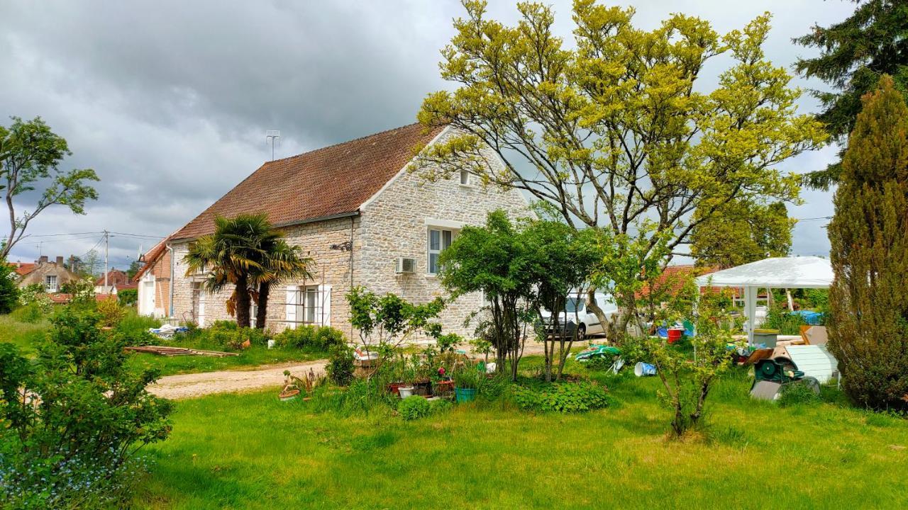 Domaine Ravy-Lilas Saint-Symphorien-sur-Saone Exterior foto